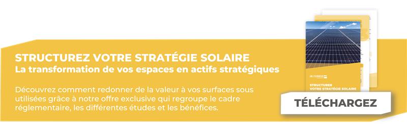 Bannière présentant la brochure Structurer votre stratégie solaire avec panneau photovoltaïque et bouton Télécharger